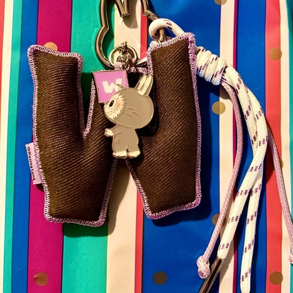 🐙🆕🐙 Pop Mart Pin For Love The Monsters Letter “W” Keyring Charm